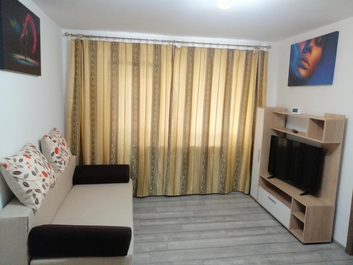 Central City Apartment Bacau Bagian luar foto