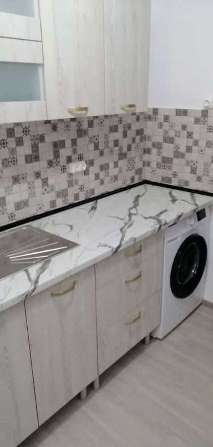 Central City Apartment Bacau Bagian luar foto