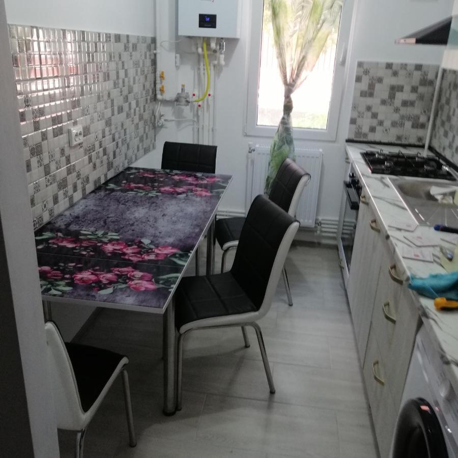 Central City Apartment Bacau Bagian luar foto