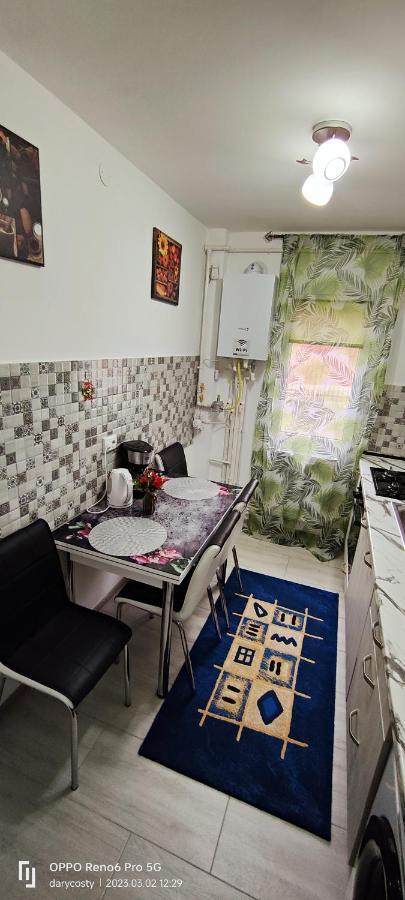 Central City Apartment Bacau Bagian luar foto